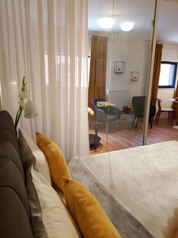 Old Motlawa Mirror Apartment Гданск Екстериор снимка